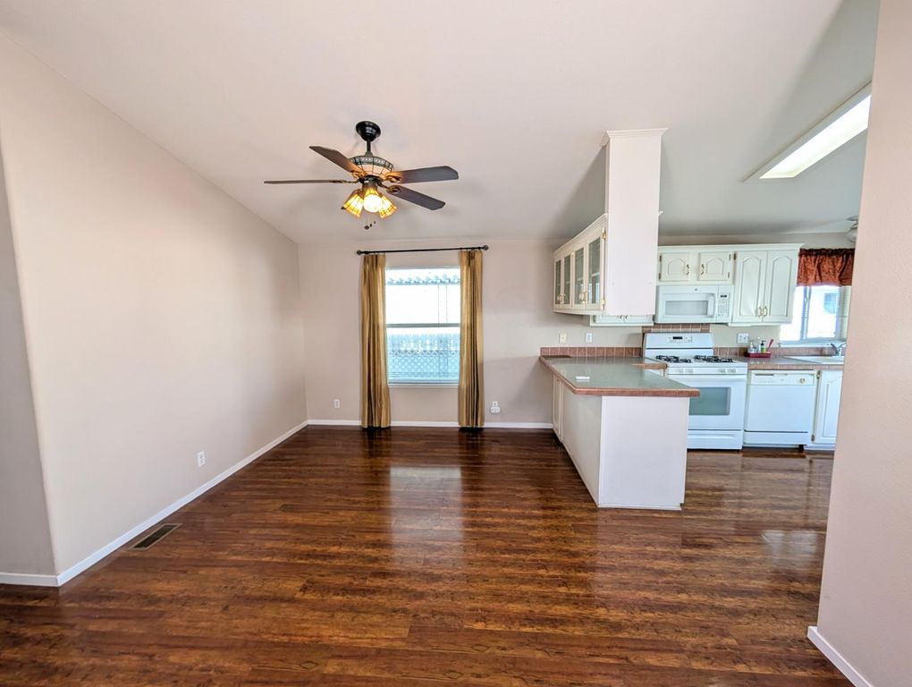 Image 12 of property listing at 1001 Sylmar Avenue # 131, Clovis, CA 93612