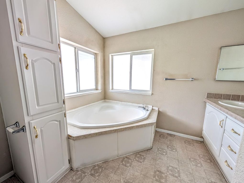 Image 17 of property listing at 1001 Sylmar Avenue # 131, Clovis, CA 93612