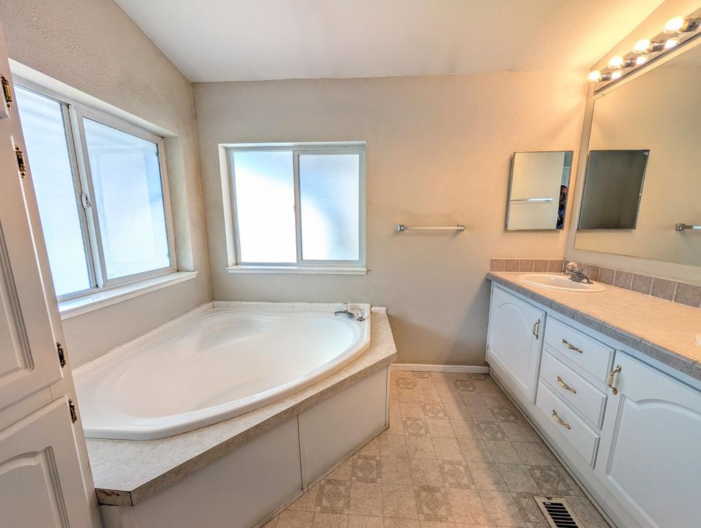 Image 18 of property listing at 1001 Sylmar Avenue # 131, Clovis, CA 93612