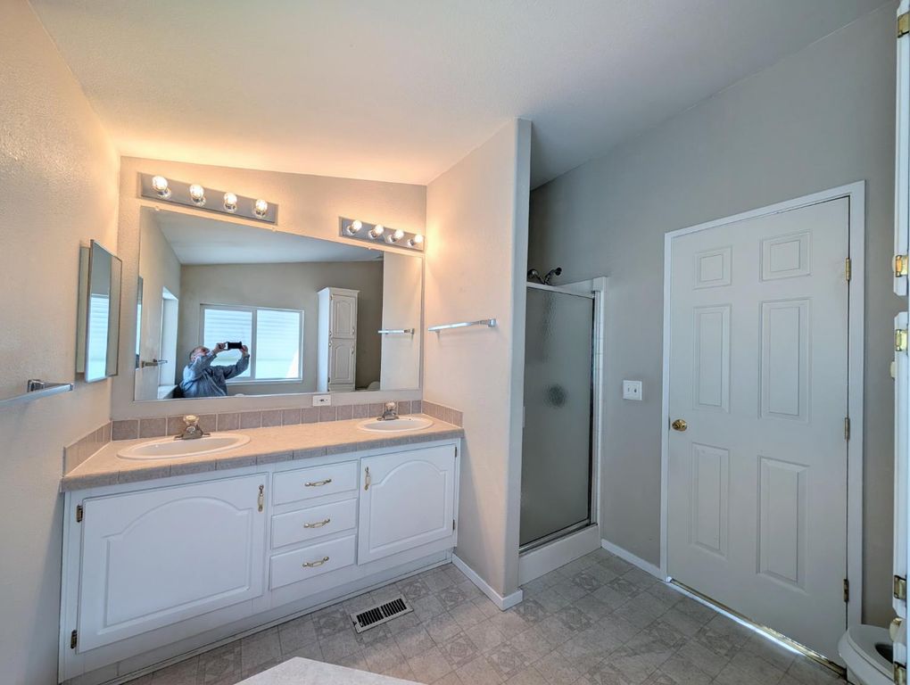 Image 19 of property listing at 1001 Sylmar Avenue # 131, Clovis, CA 93612