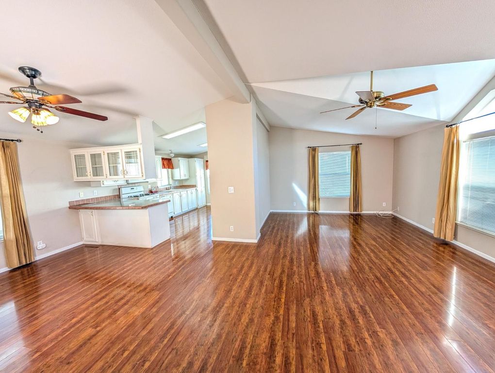 Image 3 of property listing at 1001 Sylmar Avenue # 131, Clovis, CA 93612