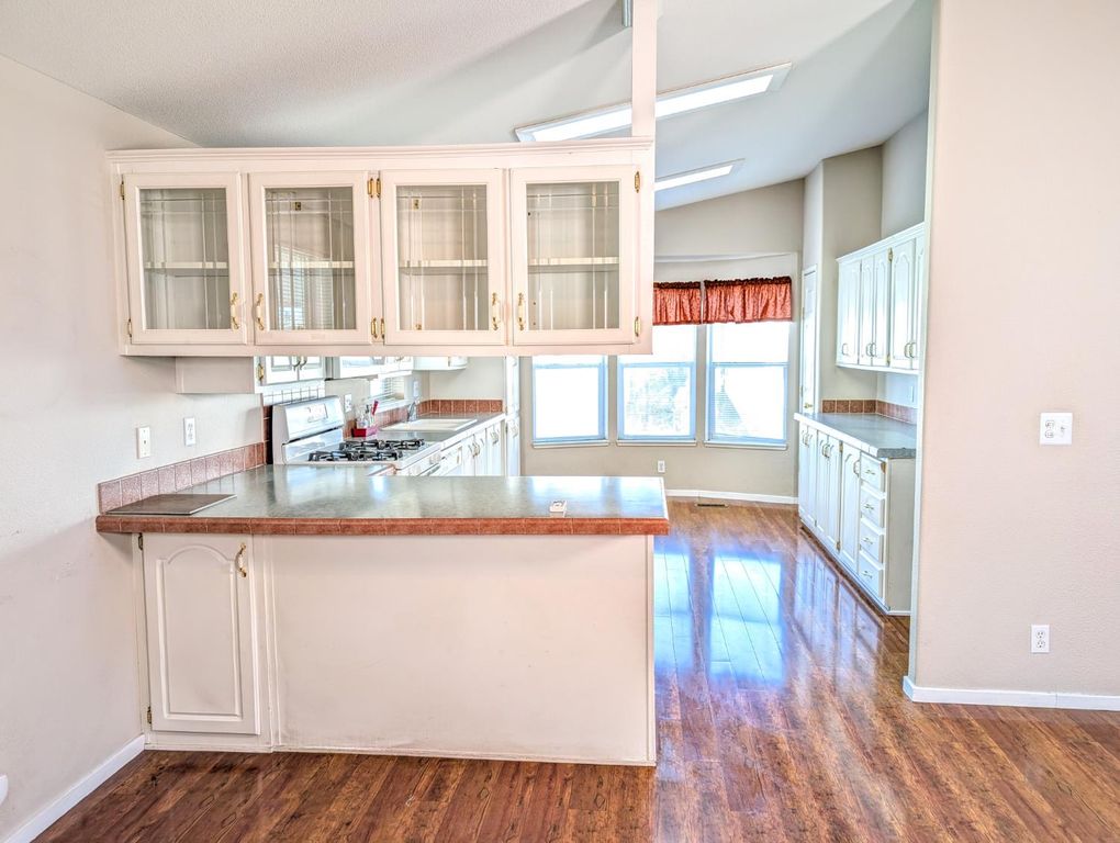Image 5 of property listing at 1001 Sylmar Avenue # 131, Clovis, CA 93612