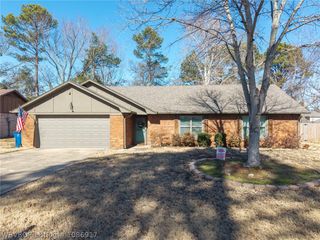 10019 Meandering Way, Fort Smith, AR 72903