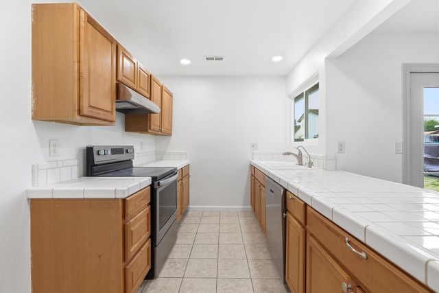 732 Fordham Dr, Stockton, CA 95210