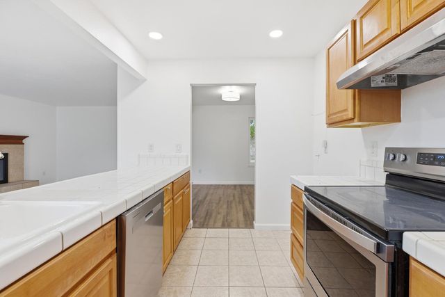 732 Fordham Dr, Stockton, CA 95210