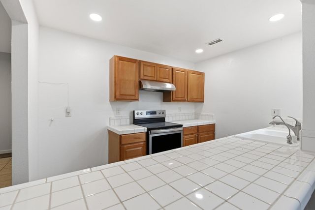 732 Fordham Dr, Stockton, CA 95210