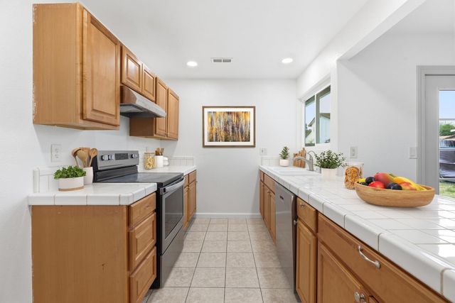 732 Fordham Dr, Stockton, CA 95210