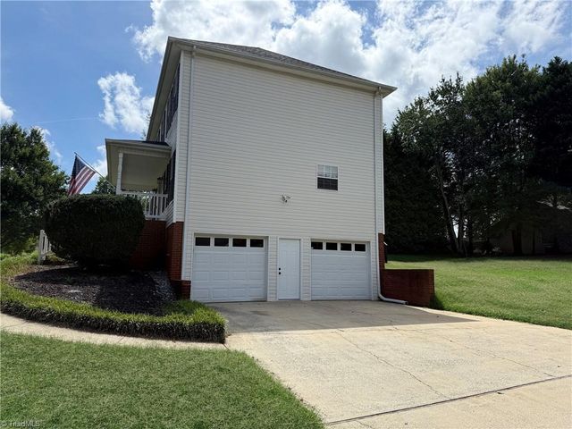 2740 Bridgeport Drive, Winston-salem, NC 27103