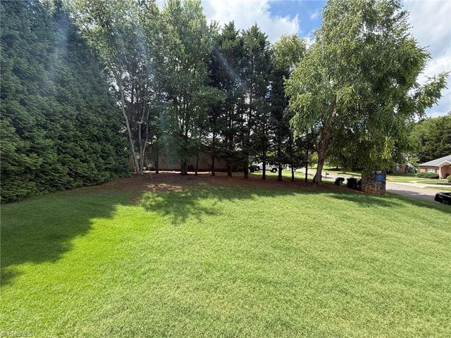 2740 Bridgeport Drive, Winston-salem, NC 27103