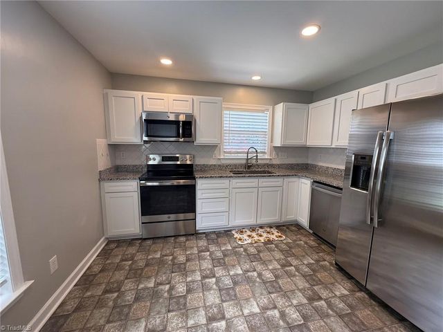 2740 Bridgeport Drive, Winston-salem, NC 27103