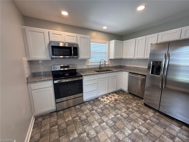 2740 Bridgeport Drive, Winston-salem, NC 27103