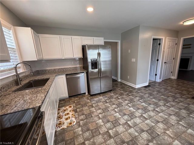 2740 Bridgeport Drive, Winston-salem, NC 27103