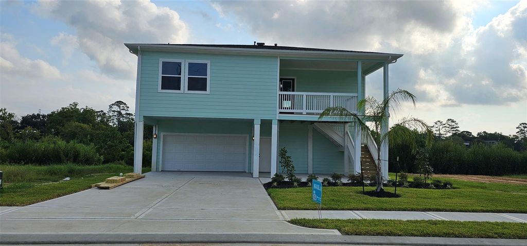 3801 Peacock Isle Drive, Dickinson, TX 77539