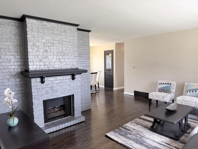 7713 W Verona COURT, Milwaukee, WI 53219
