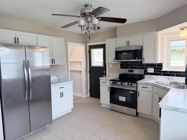7713 W Verona COURT, Milwaukee, WI 53219