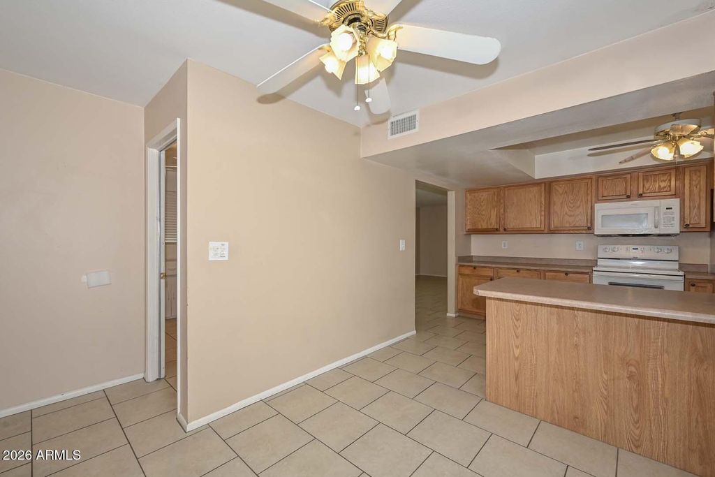 Image 13 of property listing at 10428 W DESERT FOREST Circle, Sun City, AZ 85351