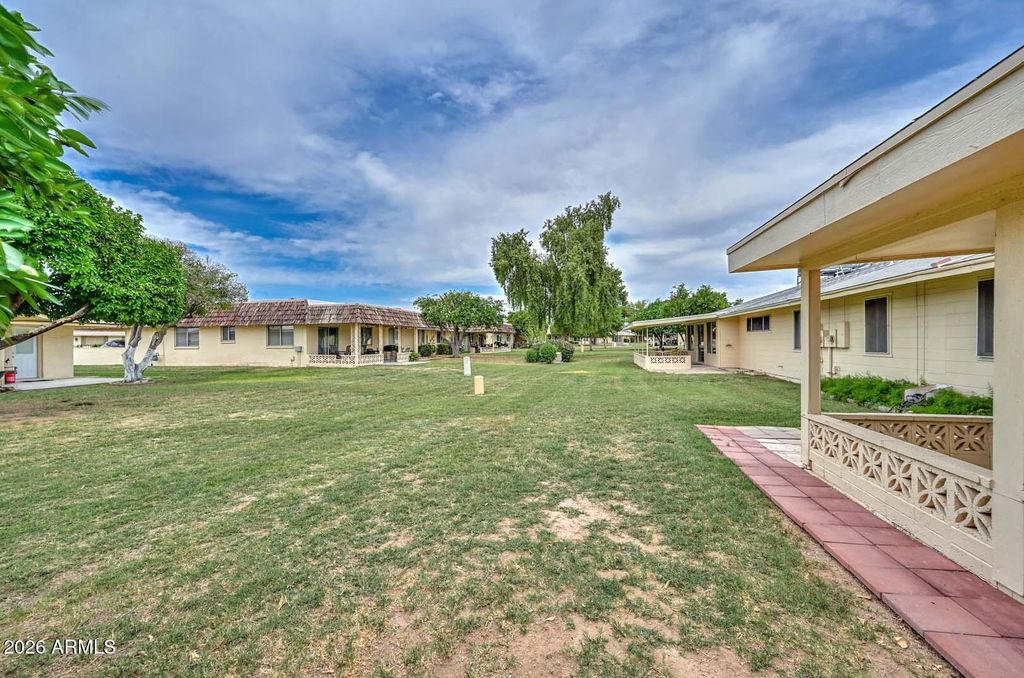 Image 19 of property listing at 10428 W DESERT FOREST Circle, Sun City, AZ 85351