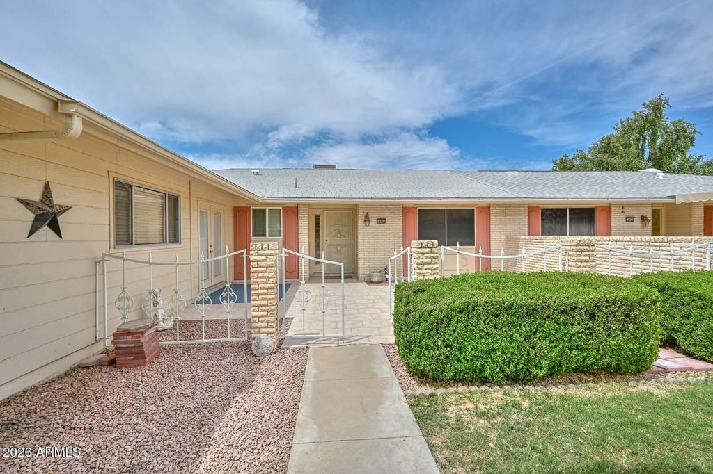 Image 3 of property listing at 10428 W DESERT FOREST Circle, Sun City, AZ 85351