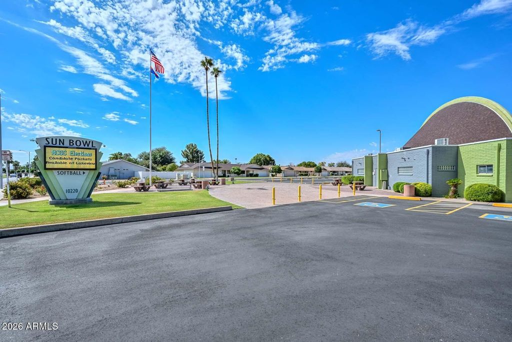Image 41 of property listing at 10428 W DESERT FOREST Circle, Sun City, AZ 85351