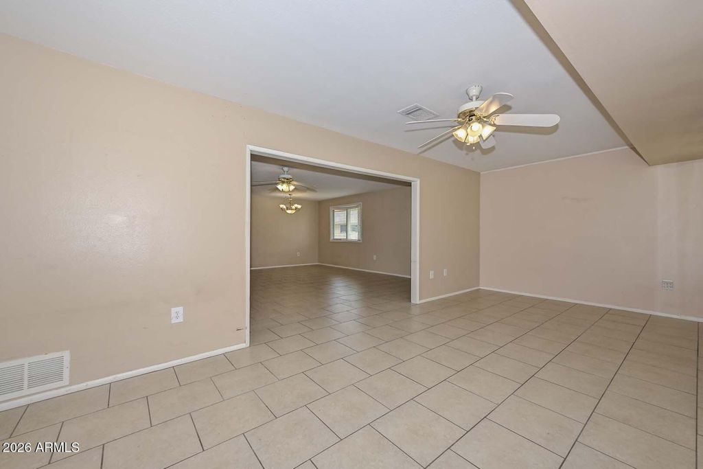 Image 7 of property listing at 10428 W DESERT FOREST Circle, Sun City, AZ 85351