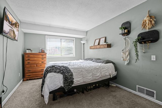 1812 E 123rd Street, Burnsville, MN 55337
