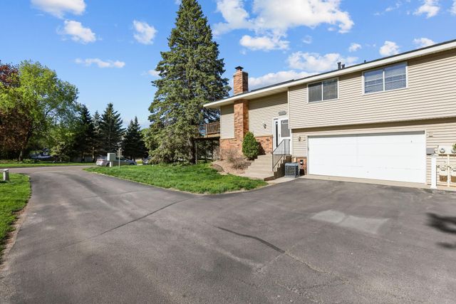 1812 E 123rd Street, Burnsville, MN 55337