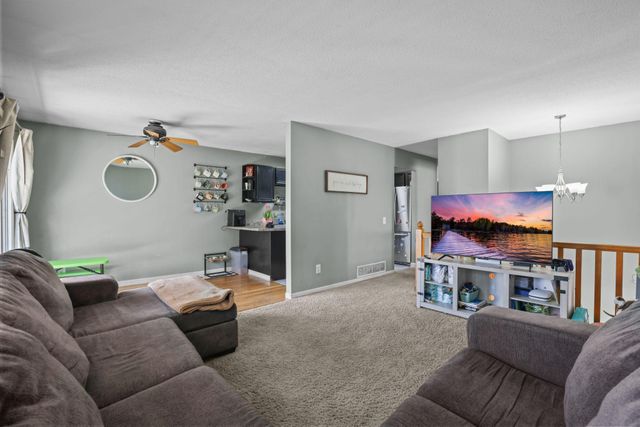 1812 E 123rd Street, Burnsville, MN 55337