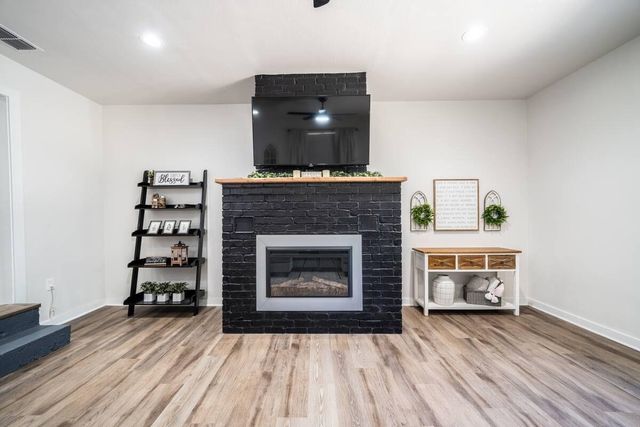 410 E Clarksville St, Jefferson, TX 75657