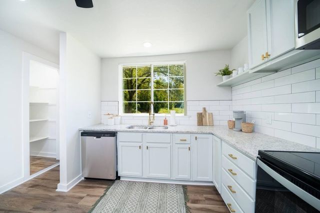 410 E Clarksville St, Jefferson, TX 75657