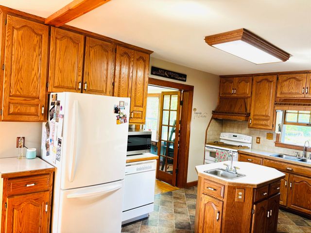 1408 S Huron Road, Kawkawlin, MI 48631