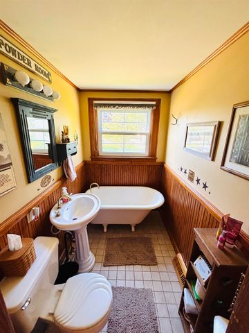 1408 S Huron Road, Kawkawlin, MI 48631