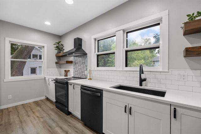 2229 Meadowbrook Drive SE, Cedar Rapids, IA 52403