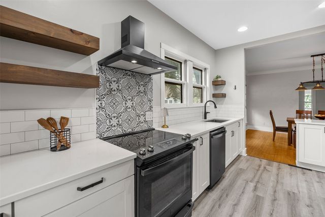 2229 Meadowbrook Drive SE, Cedar Rapids, IA 52403