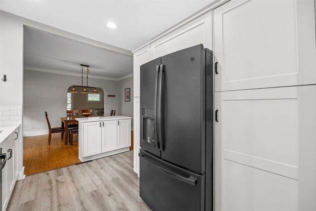 2229 Meadowbrook Drive SE, Cedar Rapids, IA 52403