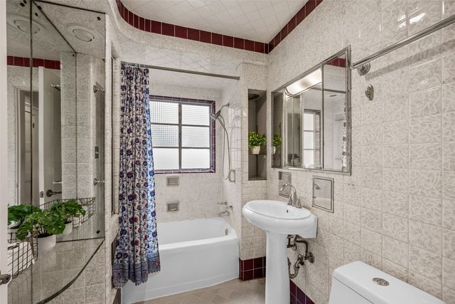 2229 Meadowbrook Drive SE, Cedar Rapids, IA 52403