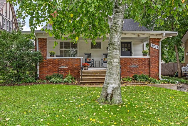 2229 Meadowbrook Drive SE, Cedar Rapids, IA 52403