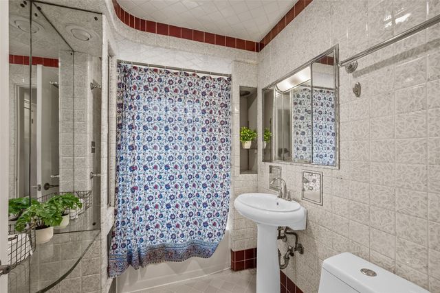 2229 Meadowbrook Drive SE, Cedar Rapids, IA 52403