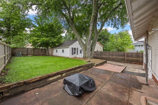2229 Meadowbrook Drive SE, Cedar Rapids, IA 52403
