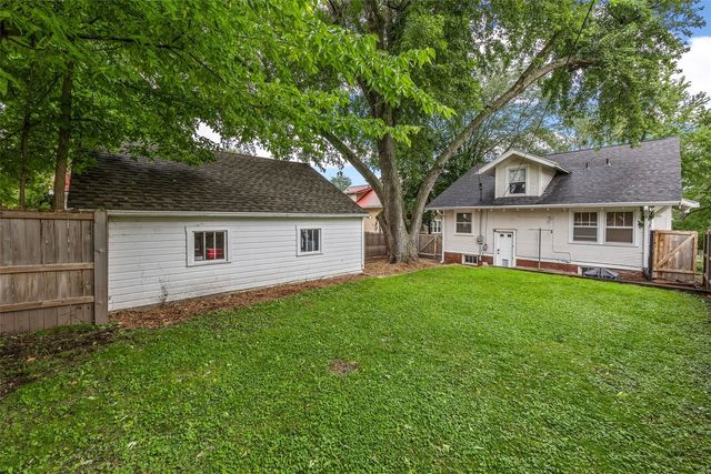 2229 Meadowbrook Drive SE, Cedar Rapids, IA 52403