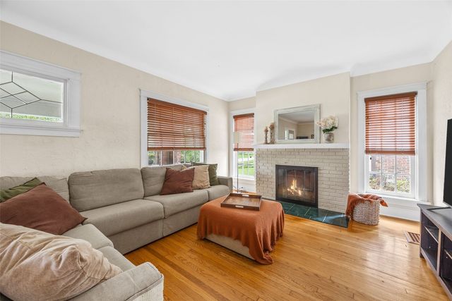 2229 Meadowbrook Drive SE, Cedar Rapids, IA 52403