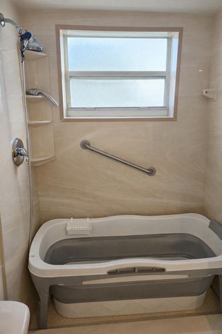 3940 NW 42nd Avenue 221, Lauderdale Lakes, FL 33319