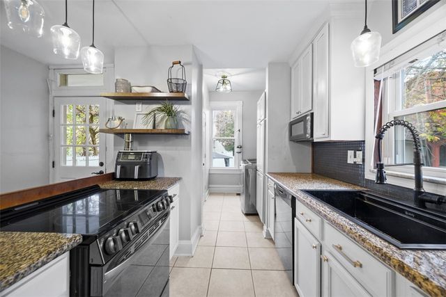 10 Hawthorne Ave, Crafton, PA 15205