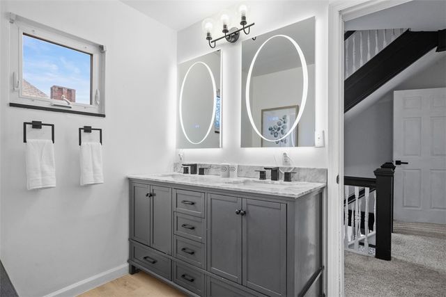 10 Hawthorne Ave, Crafton, PA 15205