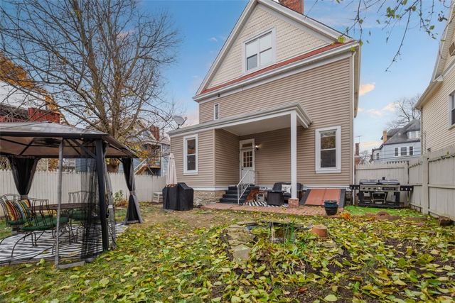 10 Hawthorne Ave, Crafton, PA 15205