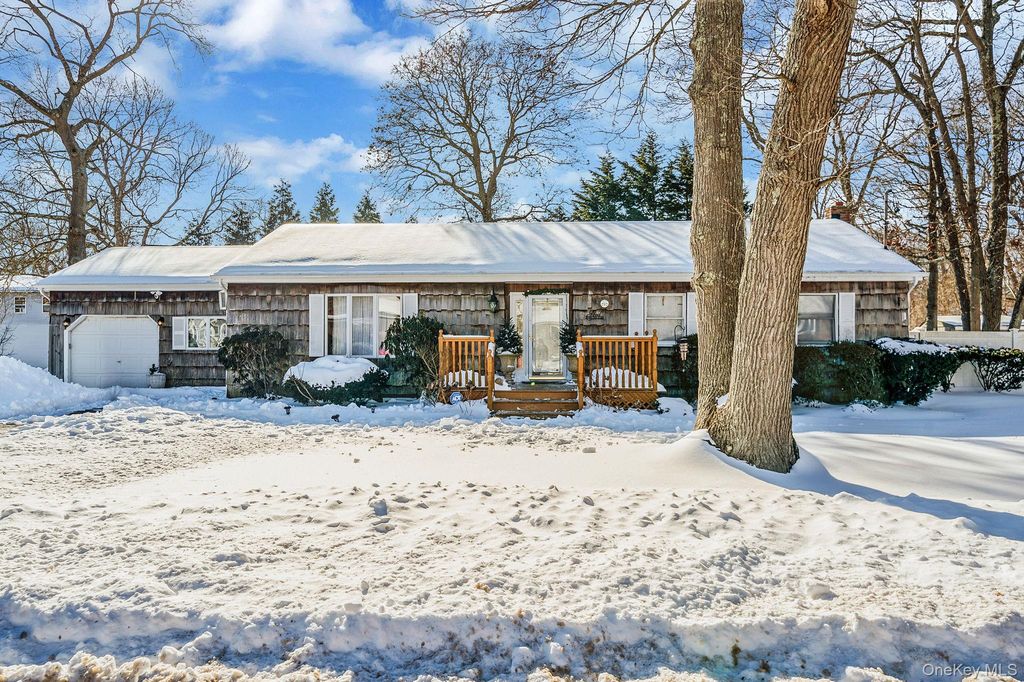 118 Moriches Avenue, Mastic, NY 11950