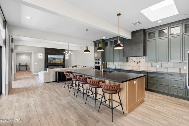 7225 E HARMONT Drive, Scottsdale, AZ 85258
