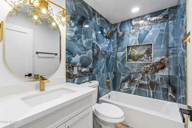 7225 E HARMONT Drive, Scottsdale, AZ 85258