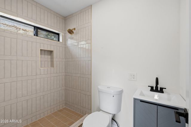 7225 E HARMONT Drive, Scottsdale, AZ 85258