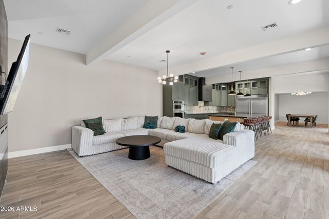 7225 E HARMONT Drive, Scottsdale, AZ 85258