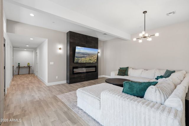 7225 E HARMONT Drive, Scottsdale, AZ 85258